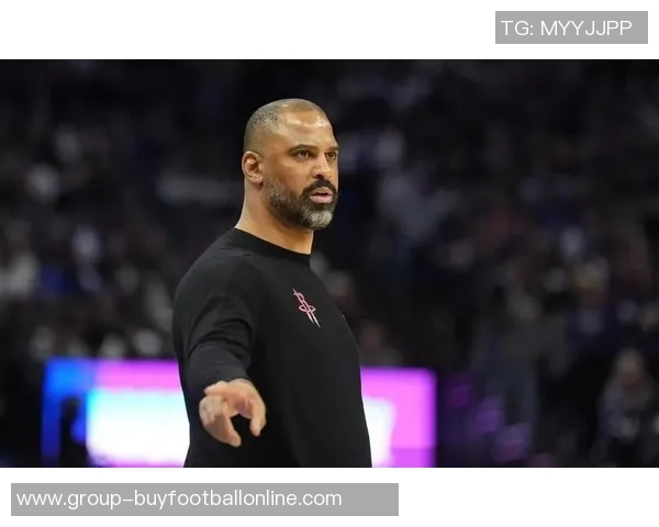 乌度卡强调年轻球员需与队友保持一致水平不会因年龄小而放宽要求 乌度卡强调年轻球员需与队友保持一致水平不会因年龄小而放宽要求